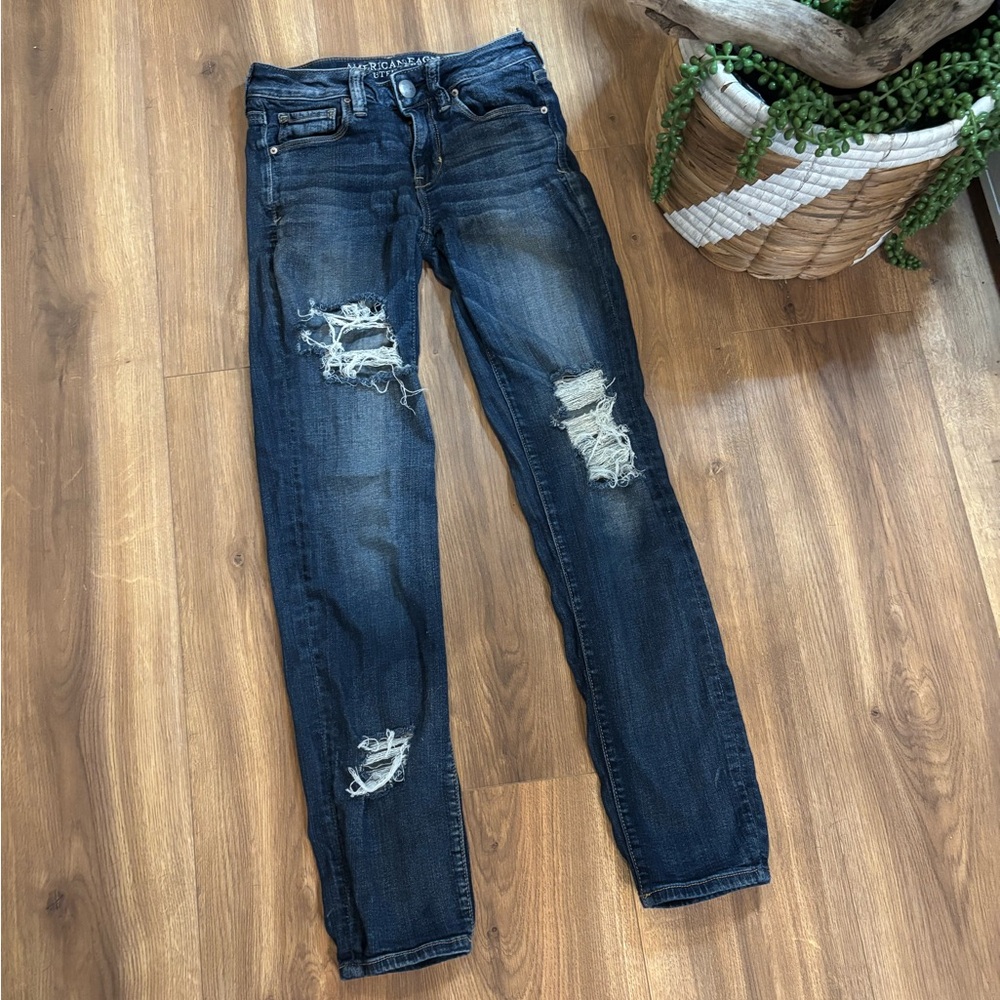 American Eagle Outfitters Women's Distressed Blue Jeans
